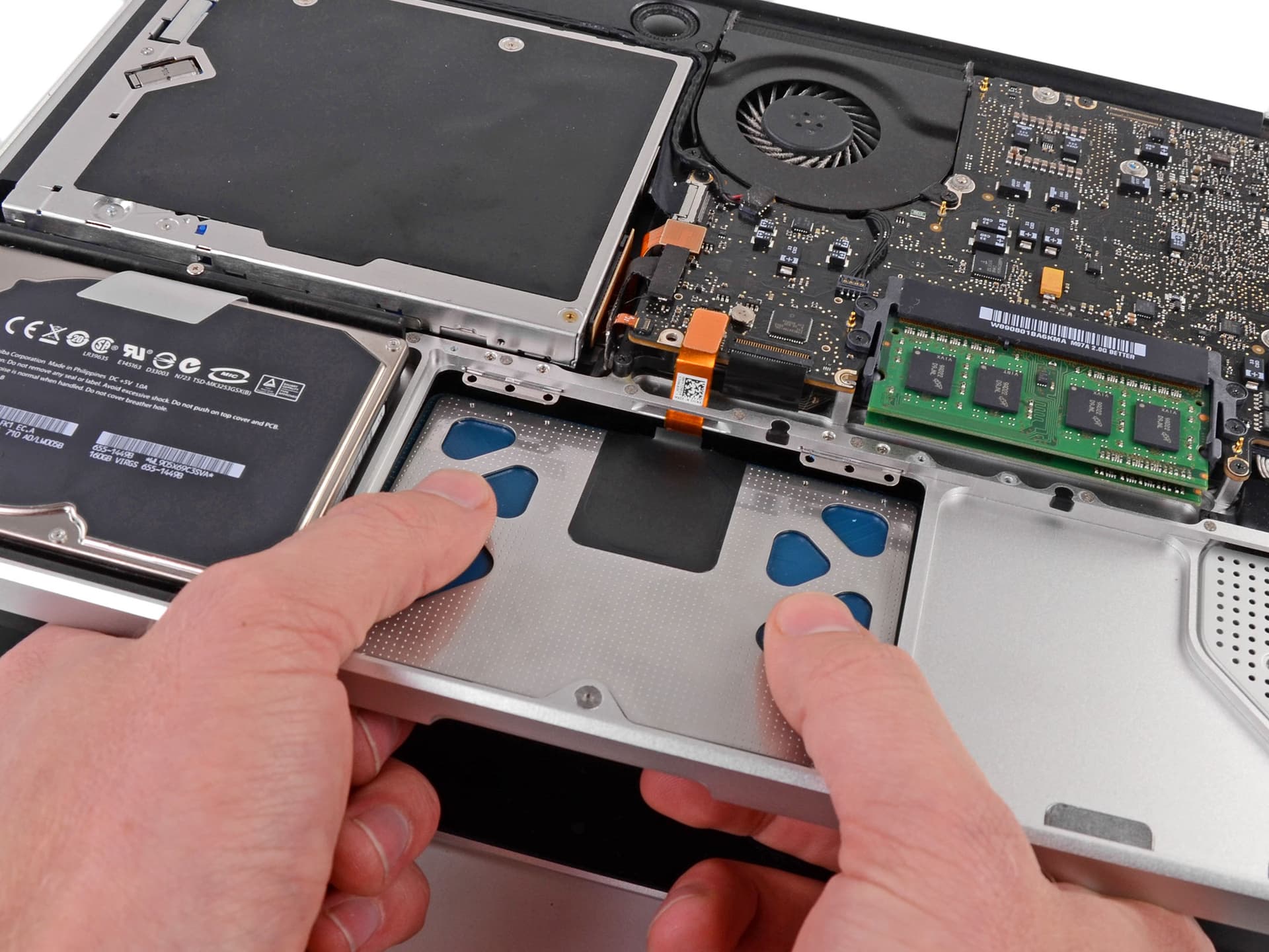 Reparación interna de MacBook en Bogotá